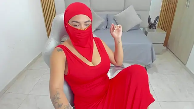 Raizel kazem online show from November 26, 2025, 2:06 pm