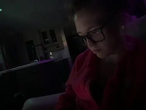 cuddlebug2025 online show from November 24, 2025, 4:07 pm