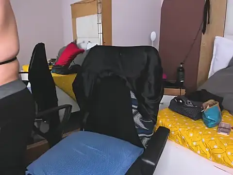 Snapshot of MilaFoxxy chatting on November 28, 2025, 11:43 am MilaFoxxy online show from November 28, 2025, 11:43 am