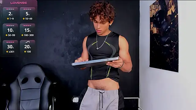 Snapshot of LiamVibes212 chatting on February 26, 2026, 1:33 pm LiamVibes212 online show from February 26, 2026, 1:33 pm