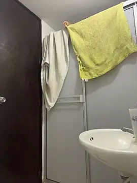 Miia moonn online show from December 14, 2025, 11:16 am