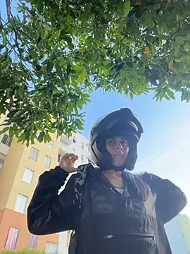 Miia moonn online show from November 27, 2025, 10:59 am