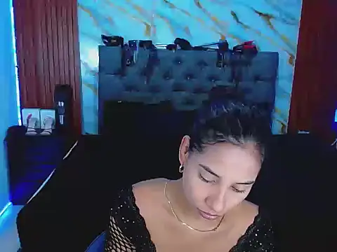 Meryandcris online show from December 3, 2025, 1:32 pm