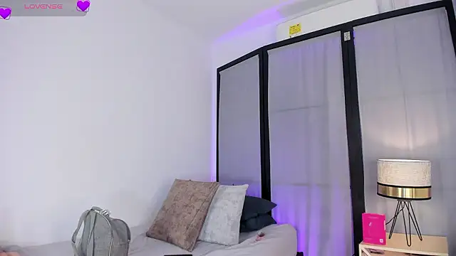 niicole steele  online show from January 17, 2026, 8:01 pm