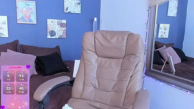 SophieMillan1 online show from November 28, 2025, 2:17 pm