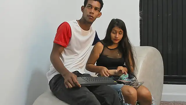 Snapshot of HoneyLovers_OS chatting on November 26, 2025, 1:33 pm HoneyLovers OS online show from November 26, 2025, 1:33 pm