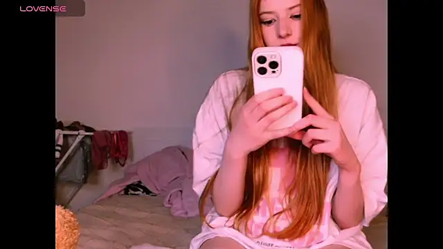 Snapshot of _Milana_Sparkl75_ chatting on March 10, 2026, 5:28 pm Milana Sparkl75 online show from March 10, 2026, 5:28 pm