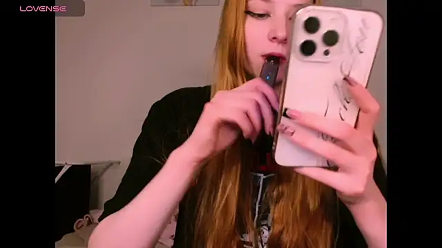 Snapshot of _Milana_Sparkl75_ chatting on March 25, 2026, 10:52 pm Milana Sparkl75 online show from March 25, 2026, 10:52 pm