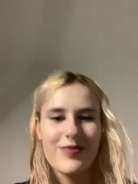 MilaElin online show from November 25, 2025, 3:23 pm