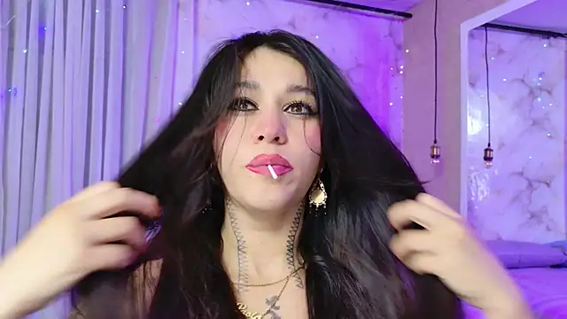 abby saenz 2025 online show from November 25, 2025, 8:42 pm