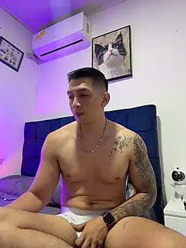 OliverWest04 online show from November 28, 2025, 4:18 pm