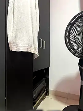 OliverWest04 online show from November 25, 2025, 11:16 pm