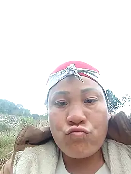 Snapshot of hey-bana chatting on December 2, 2025, 10:17 am hey-bana online show from December 2, 2025, 10:17 am