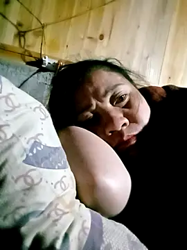 Snapshot of hey-bana chatting on December 18, 2025, 9:18 pm hey-bana online show from December 18, 2025, 9:18 pm