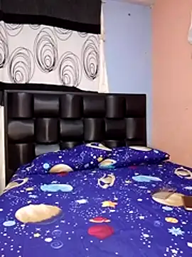 the pink girl online show from November 27, 2025, 6:14 am