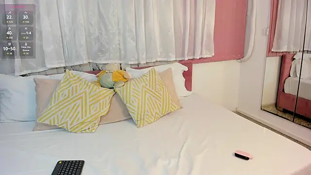 CharlotteBlossom online show from January 8, 2026, 8:48 pm