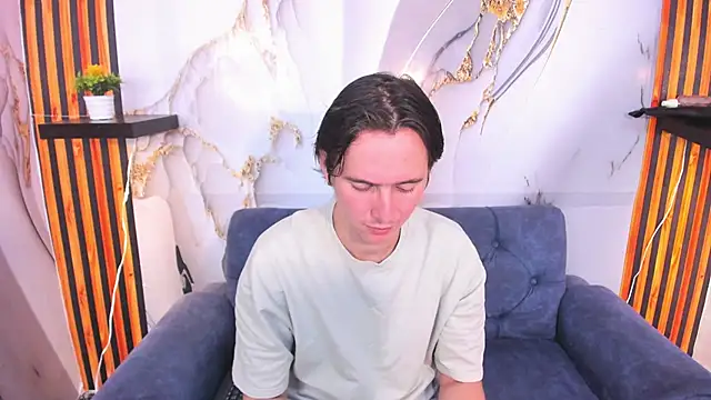 Aaron LatinMen2 online show from December 4, 2025, 7:35 pm