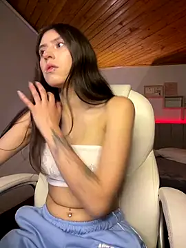 IM SARA1 online show from December 15, 2025, 5:02 am