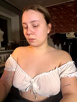 Annahylio online show from November 28, 2025, 6:52 pm