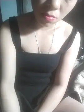 tieutam122 online show from February 6, 2026, 11:23 pm