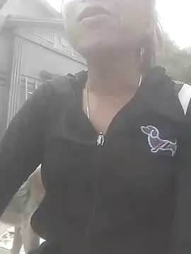 tieutam122 online show from December 3, 2025, 7:41 am