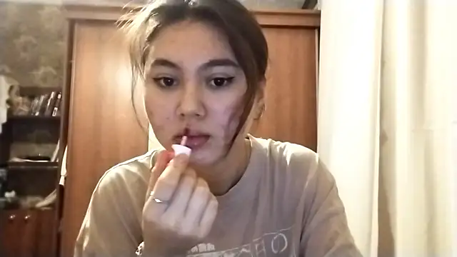 Snapshot of ArianeRandy chatting on December 17, 2025, 3:06 pm ArianeRandy online show from December 17, 2025, 3:06 pm