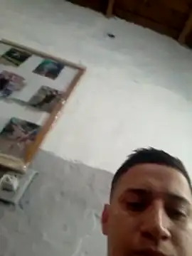 Snapshot of Alvarezz0202 chatting on June 22, 2026, 5:32 pm Alvarezz0202 online show from June 22, 2026, 5:32 pm