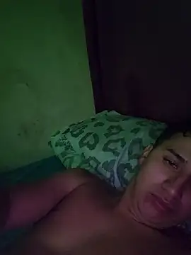 Snapshot of Alvarezz0202 chatting on April 7, 2026, 8:21 pm Alvarezz0202 online show from April 7, 2026, 8:21 pm