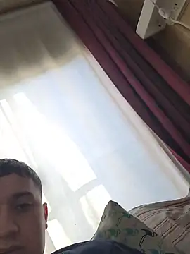 Alvarezz0202 online show from May 14, 2026, 7:22 pm