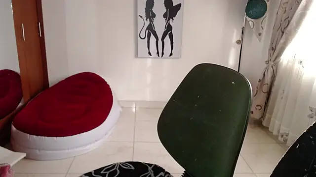 vivian-milf online show from November 30, 2025, 12:17 pm