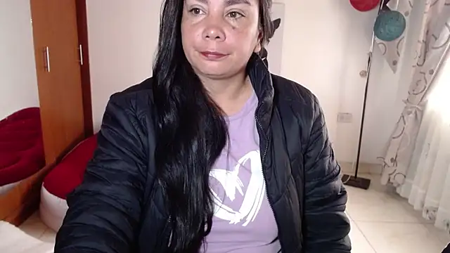 vivian-milf online show from November 26, 2025, 1:22 pm