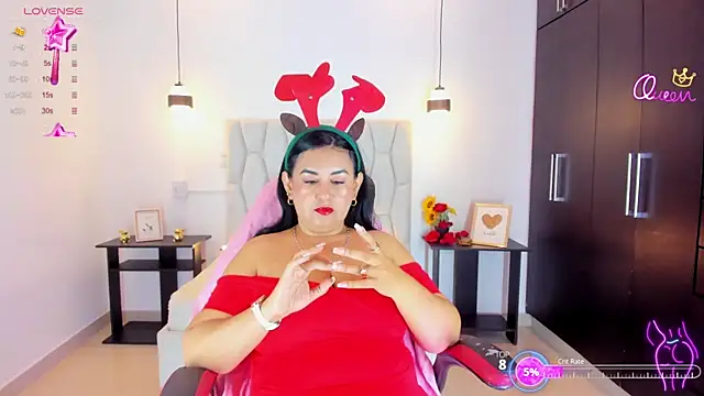 elenamilf online show from December 19, 2025, 2:08 pm