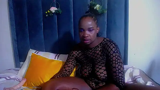 Snapshot of EMBER_FOX chatting on June 3, 2026, 8:13 pm EMBER FOX online show from June 3, 2026, 8:13 pm