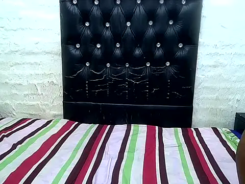 Snapshot of EMBER_FOX chatting on March 25, 2026, 5:29 am EMBER FOX online show from March 25, 2026, 5:29 am