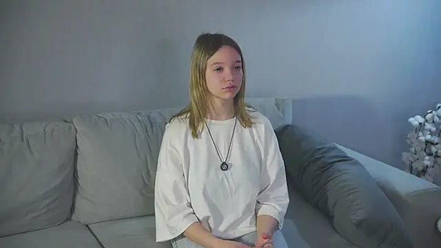 CristyPat online show from November 26, 2025, 4:01 am