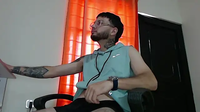 latin-dick18 online show from November 25, 2025, 6:30 pm