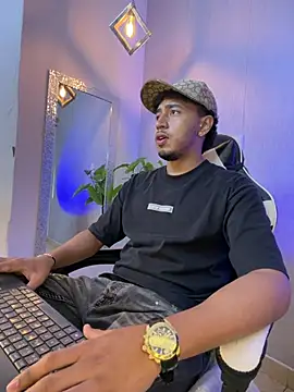 Snapshot of Brand_Collins chatting on May 7, 2026, 12:41 pm Brand Collins online show from May 7, 2026, 12:41 pm