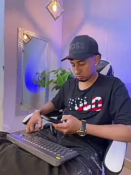 Snapshot of Brand_Collins chatting on May 20, 2026, 12:13 pm Brand Collins online show from May 20, 2026, 12:13 pm