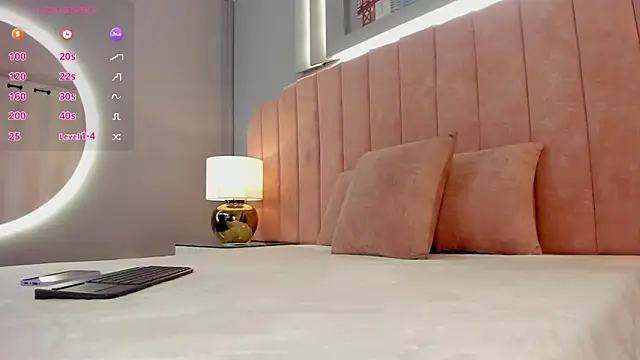 ninacrave  online show from February 11, 2026, 3:06 am