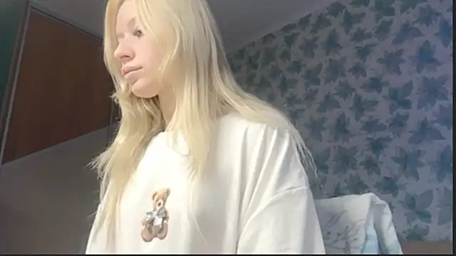 Barbie Blondie online show from December 22, 2025, 1:28 am