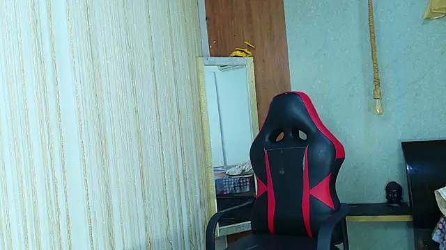 kim curlyy online show from March 25, 2026, 1:21 pm