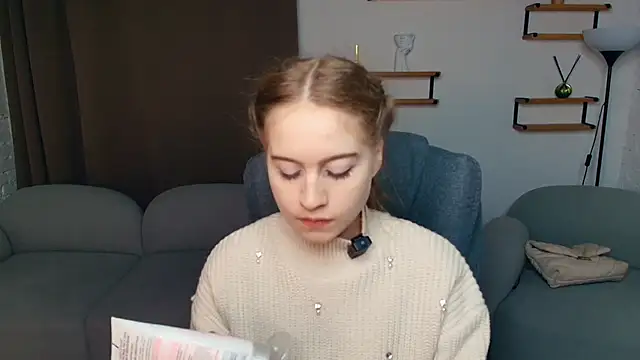 FairrryBluuum online show from November 28, 2025, 2:28 pm