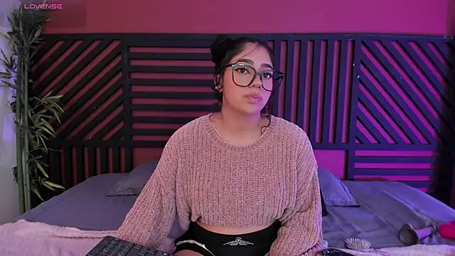 Snapshot of luna_cute__ chatting on February 4, 2026, 7:53 pm luna cute online show from February 4, 2026, 7:53 pm