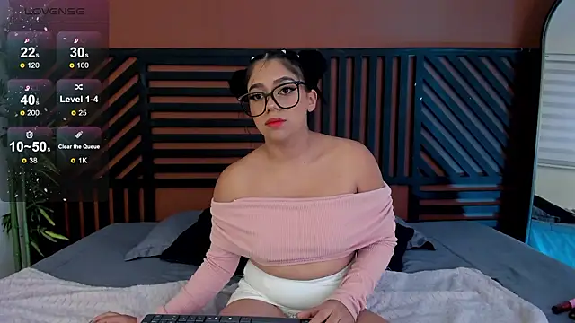 Snapshot of luna_cute__ chatting on February 9, 2026, 7:45 pm luna cute online show from February 9, 2026, 7:45 pm