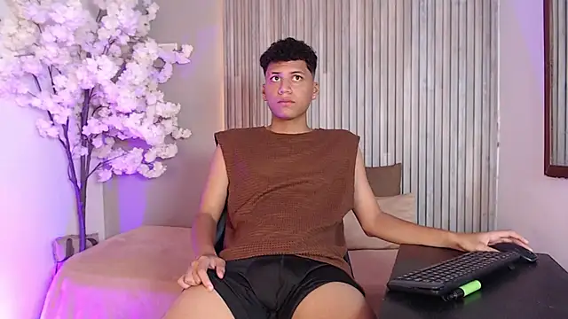 Snapshot of Andrey_Lev1 chatting on November 27, 2025, 7:47 pm Andrey Lev1 online show from November 27, 2025, 7:47 pm