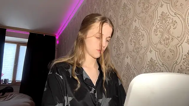 Snapshot of AshlyPalas chatting on November 28, 2025, 5:18 am AshlyPalas online show from November 28, 2025, 5:18 am