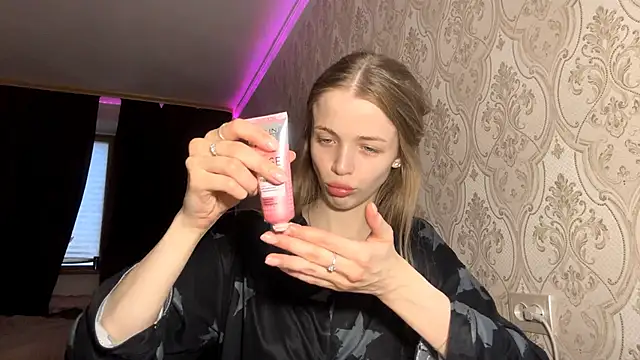 Snapshot of AshlyPalas chatting on November 27, 2025, 10:37 am AshlyPalas online show from November 27, 2025, 10:37 am