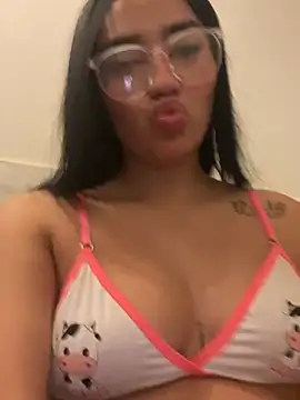 Snapshot of tina_ruiz1 chatting on January 9, 2026, 1:01 am tina ruiz1 online show from January 9, 2026, 1:01 am