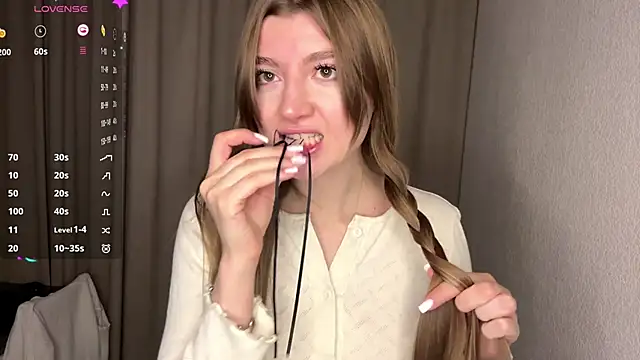 Michell Rosse online show from December 22, 2025, 1:17 am