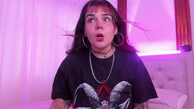 DakottaBluu online show from November 28, 2025, 7:25 pm